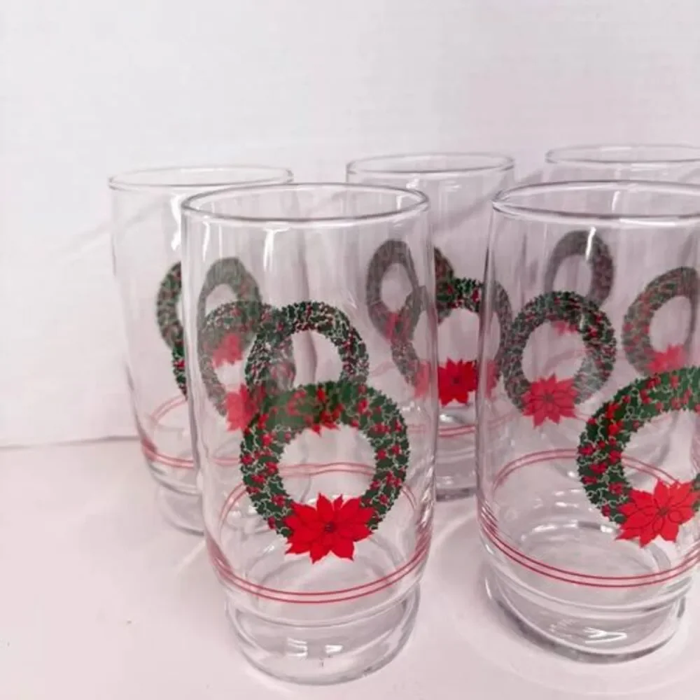 Set of 8 Vintage Christmas Wreath and Poinsettia Glass Tumblers